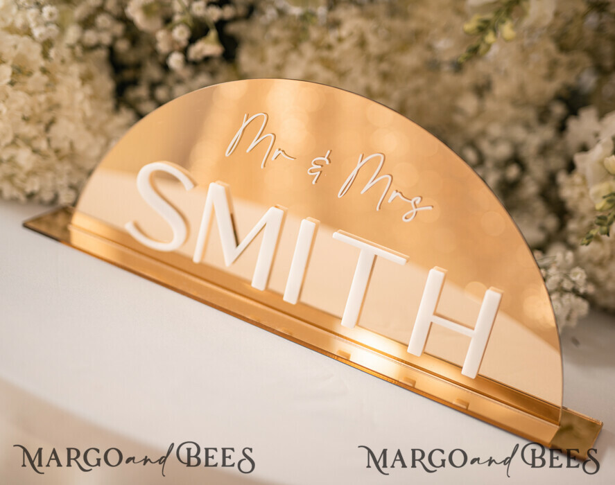 TISCHDEKORATIONSCHILDER   Acryl Tischdekoration Zahlen Acrylbogen-Tischschild, goldener Spiegel-Acrylschild, goldenes Plexi-Tischschild, luxuriöse Hochzeits-Tischdekoration, individuelle Hochzeitsbeschilderung goldene Spiegelschilder
