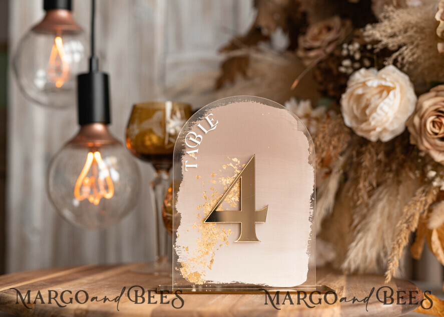 TISCHDEKORATIONSCHILDER   Acryl Tischdekoration Zahlen Acrylbogen Ombre Beige Tischnummern, klare Acryl- und Goldtischnummern, Nude Taupe Gold Plexi Tischnummern, tanfarbene Luxus Hochzeits Tischdekoration, erdige Hochzeitsschild.