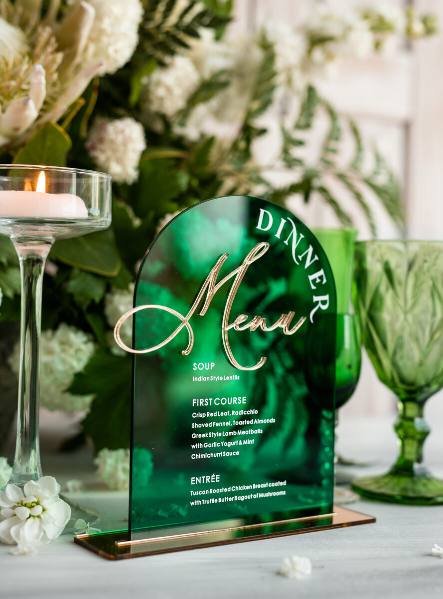 TISCHDEKORATIONSCHILDER   Acryl Tischdekoration Zahlen Acrylbogen Grüner Tischmenü, Smaragdgrüner Acryl- und goldener Schild, Gold Plexi Tischnummern, Grüner Luxus-Hochzeits-Tischdekor, Hochzeitsbeschilderung Goldener Spiegel