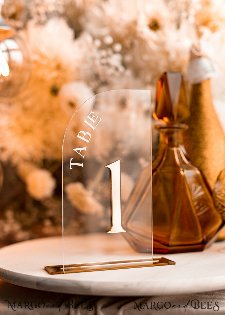 TISCHDEKORATIONSCHILDER   Acryl Tischdekoration Zahlen Acrylbogen Tischnummern, klare Acryl- und goldene Beschilderung, goldene Plexi Tischnummern, luxuriöse Hochzeits Tischdekoration, 3D goldener Spiegel Hochzeitsbeschilderung, bearbeitbarer Text