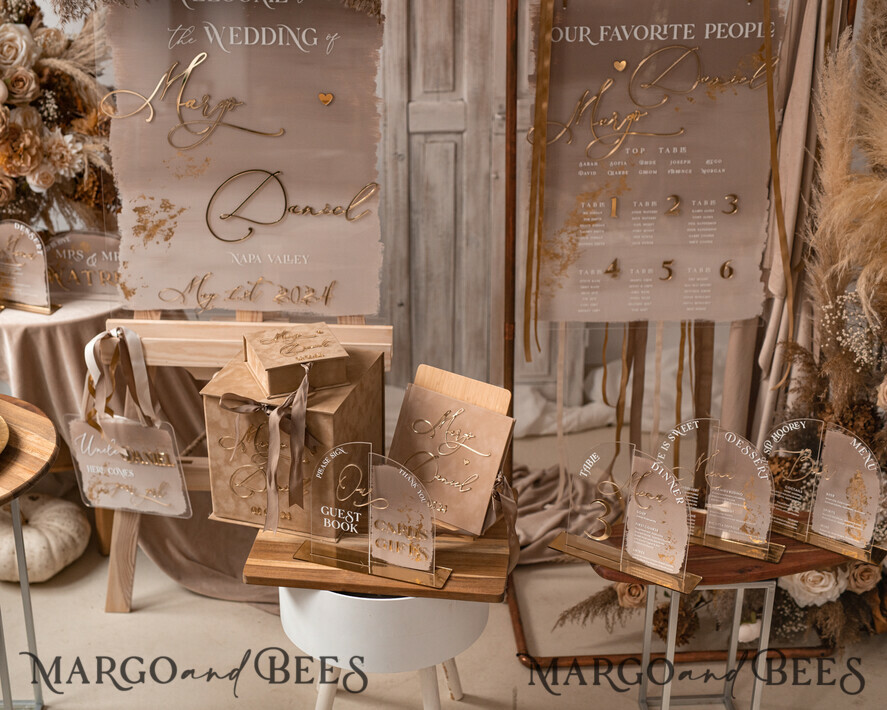 TISCHDEKORATIONSCHILDER   Acryl Tischdekoration Zahlen Acryl Halbbogen Ombre Cappuccino Tischmenü, klarer Acryl- und Goldschild, nude goldene Plexi Tischnummern, tanfarbene luxuriöse Hochzeits-Tischdekoration, erdige Hochzeitsbeschilderung goldene Spiegel-Tischnummern.