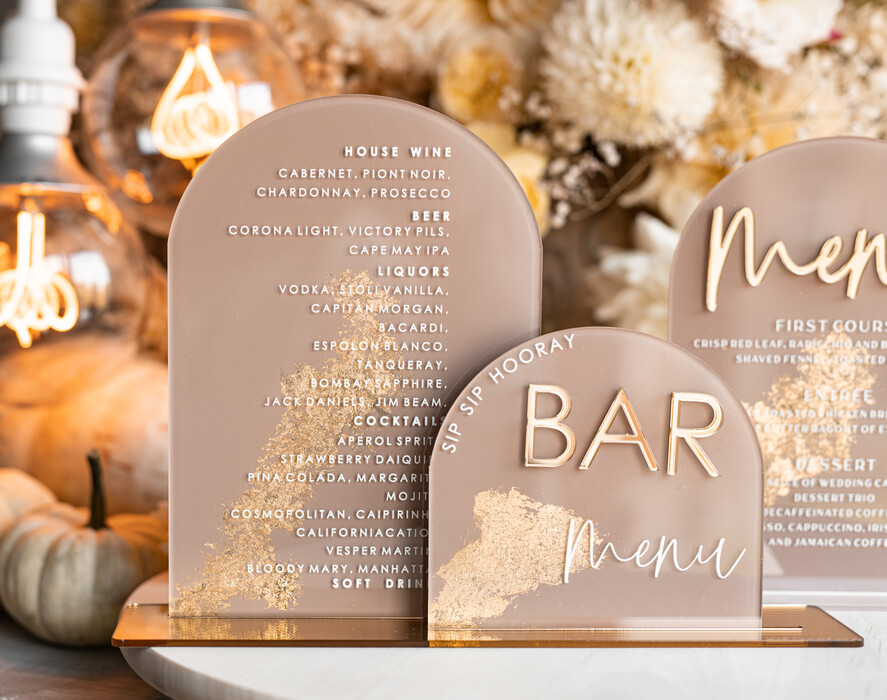 TISCHDEKORATIONSCHILDER   Acryl Tischdekoration Zahlen Acrylbogen Cappuccino Bar Menü, Klare Acryl- und Gold-Bar-Menü, Nude Taupe Gold Plexi Getränkebar-Menü, Tan Luxus Hochzeits-Getränkebar Tischdekoration, Erdige Hochzeitsbeschilderung Goldener Spiegel Bar Menü