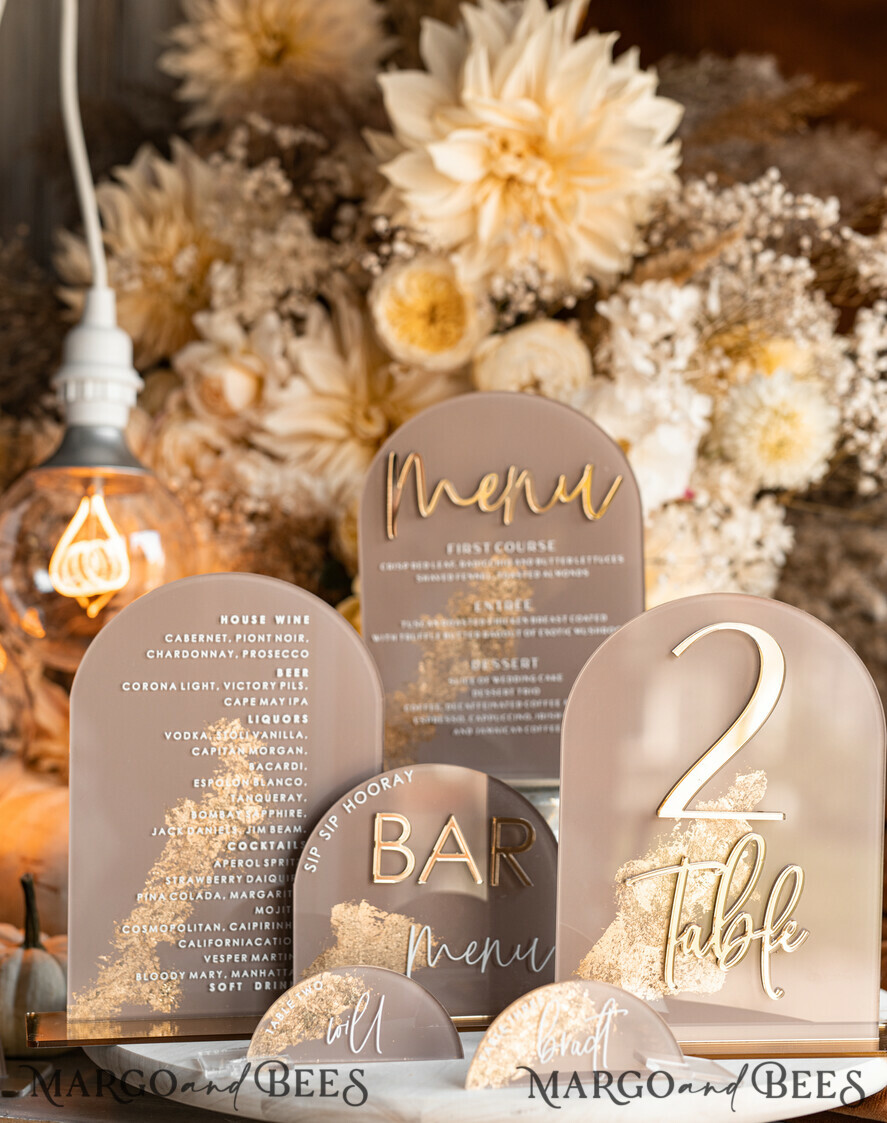 TISCHDEKORATIONSCHILDER   Acryl Tischdekoration Zahlen Acrylbogen Cappuccino Bar Menü, Klare Acryl- und Gold-Bar-Menü, Nude Taupe Gold Plexi Getränkebar-Menü, Tan Luxus Hochzeits-Getränkebar Tischdekoration, Erdige Hochzeitsbeschilderung Goldener Spiegel Bar Menü
