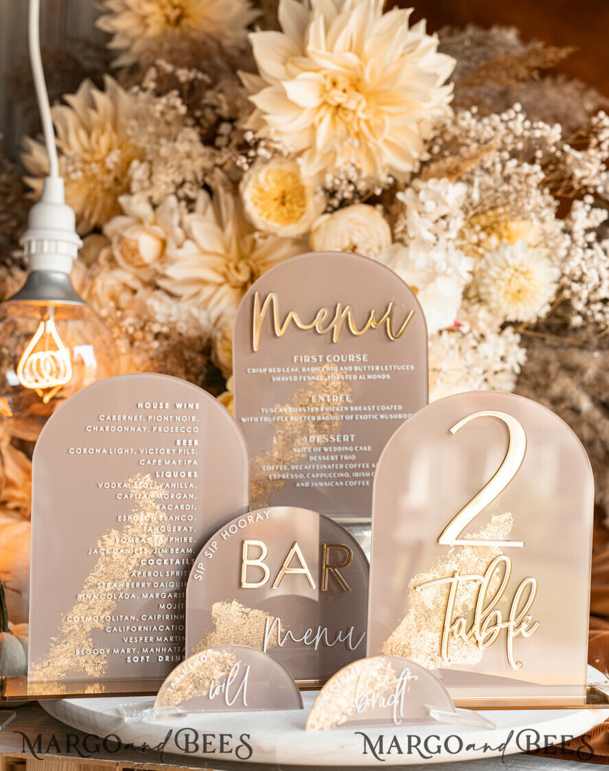 TISCHDEKORATIONSCHILDER   Acryl Tischdekoration Zahlen Acrylbogen Cappuccino Bar Menü, Klare Acryl- und Gold-Bar-Menü, Nude Taupe Gold Plexi Getränkebar-Menü, Tan Luxus Hochzeits-Getränkebar Tischdekoration, Erdige Hochzeitsbeschilderung Goldener Spiegel Bar Menü