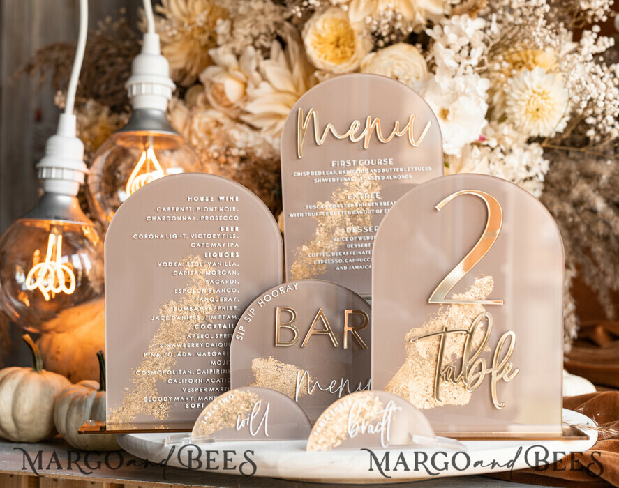TISCHDEKORATIONSCHILDER   Acryl Tischdekoration Zahlen Acrylbogen Cappuccino Bar Menü, Klare Acryl- und Gold-Bar-Menü, Nude Taupe Gold Plexi Getränkebar-Menü, Tan Luxus Hochzeits-Getränkebar Tischdekoration, Erdige Hochzeitsbeschilderung Goldener Spiegel Bar Menü