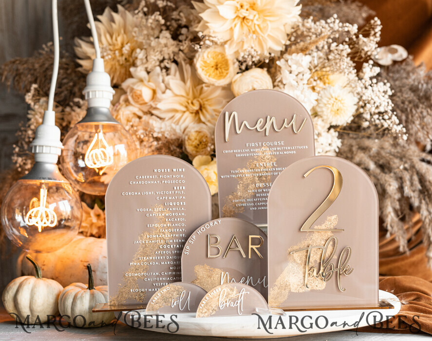 TISCHDEKORATIONSCHILDER   Acryl Tischdekoration Zahlen Acrylbogen Cappuccino Bar Menü, Klare Acryl- und Gold-Bar-Menü, Nude Taupe Gold Plexi Getränkebar-Menü, Tan Luxus Hochzeits-Getränkebar Tischdekoration, Erdige Hochzeitsbeschilderung Goldener Spiegel Bar Menü