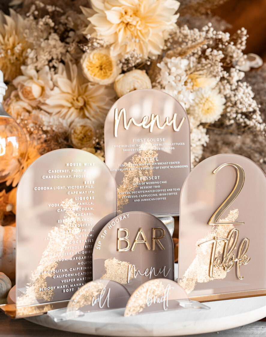 TISCHDEKORATIONSCHILDER   Acryl Tischdekoration Zahlen Acrylbogen Cappuccino Bar Menü, Klare Acryl- und Gold-Bar-Menü, Nude Taupe Gold Plexi Getränkebar-Menü, Tan Luxus Hochzeits-Getränkebar Tischdekoration, Erdige Hochzeitsbeschilderung Goldener Spiegel Bar Menü