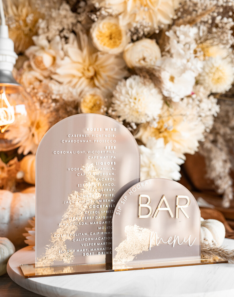 TISCHDEKORATIONSCHILDER   Acryl Tischdekoration Zahlen Acrylbogen Cappuccino Bar Menü, Klare Acryl- und Gold-Bar-Menü, Nude Taupe Gold Plexi Getränkebar-Menü, Tan Luxus Hochzeits-Getränkebar Tischdekoration, Erdige Hochzeitsbeschilderung Goldener Spiegel Bar Menü