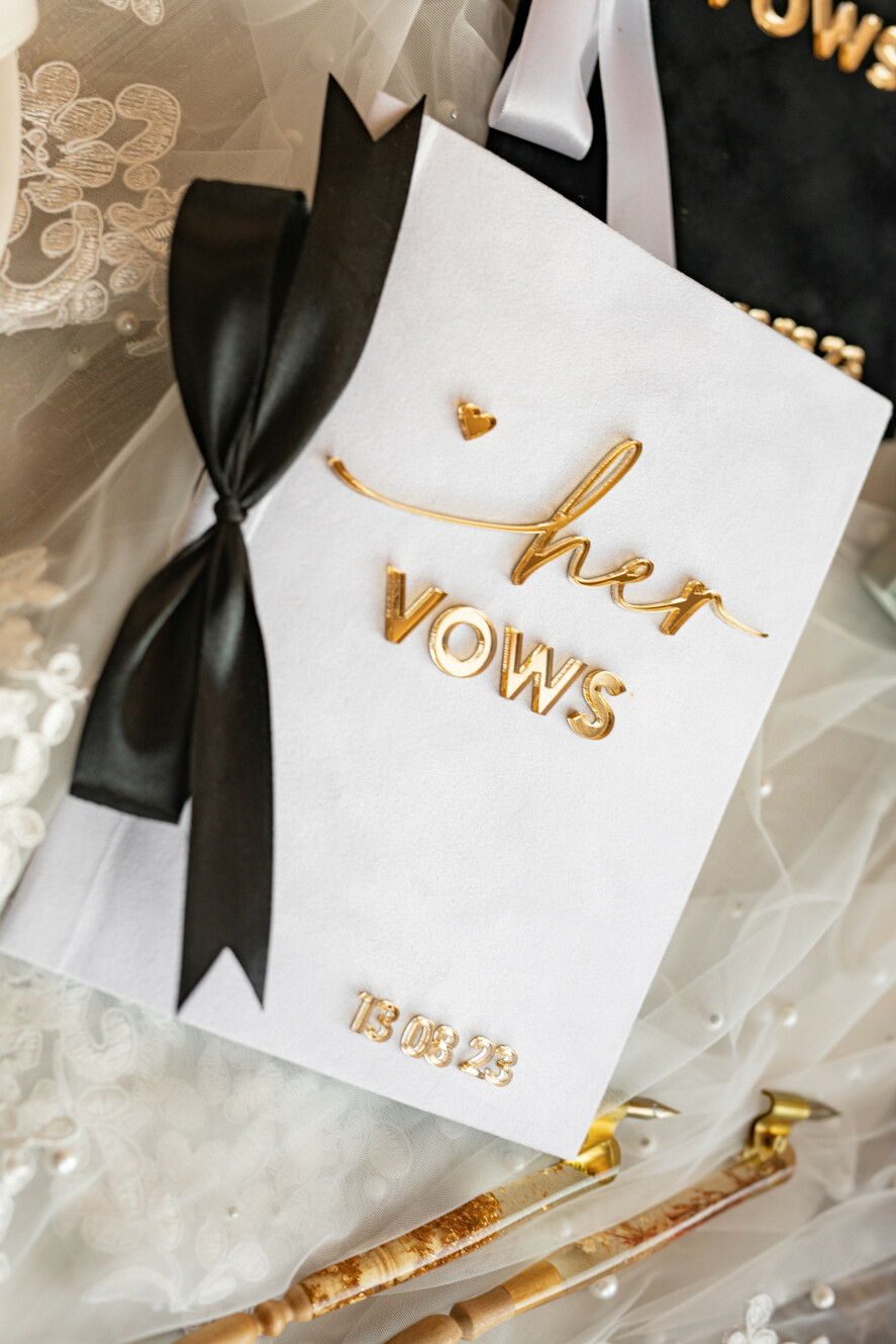HOCHZEITSVERSPRECHEN  
 Acrylklar Gold Elegante klassische Braut und Bräutigam Gelübde-Bücher, Schwarz Weiß Gold Hochzeitsgelübde-Bücher Set aus zwei, Samt personalisierte Gelübde-Heftchen, Goldener Spiegel sein und ihr Gelübde-Bücher, Acryl Seine Ihre Gold benutzerdefinierte Hochzeitsgelübde-Boxen, Brautparty Geschenk.