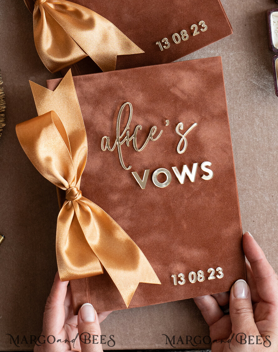 HOCHZEITSVERSPRECHEN  
 Acrylklar Gold Terrakotta Hochzeitsversprechen Bücher für Braut und Bräutigam, gebranntes Orange Hochzeitsversprechen Bücher Set aus zwei, Samt rostfarbene personalisierte Versprechenheftchen, goldener Spiegel Seine und Ihre Versprechen Bücher, Acryl Kupfer Gold benutzerdefinierte Hochzeitsversprechen Hüllen, Geschenke zur Brautparty.