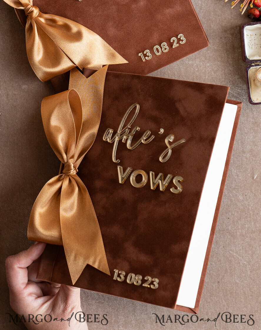 HOCHZEITSVERSPRECHEN  
 Acrylklar Gold Terrakotta Hochzeitsversprechen Bücher für Braut und Bräutigam, gebranntes Orange Hochzeitsversprechen Bücher Set aus zwei, Samt rostfarbene personalisierte Versprechenheftchen, goldener Spiegel Seine und Ihre Versprechen Bücher, Acryl Kupfer Gold benutzerdefinierte Hochzeitsversprechen Hüllen, Geschenke zur Brautparty.