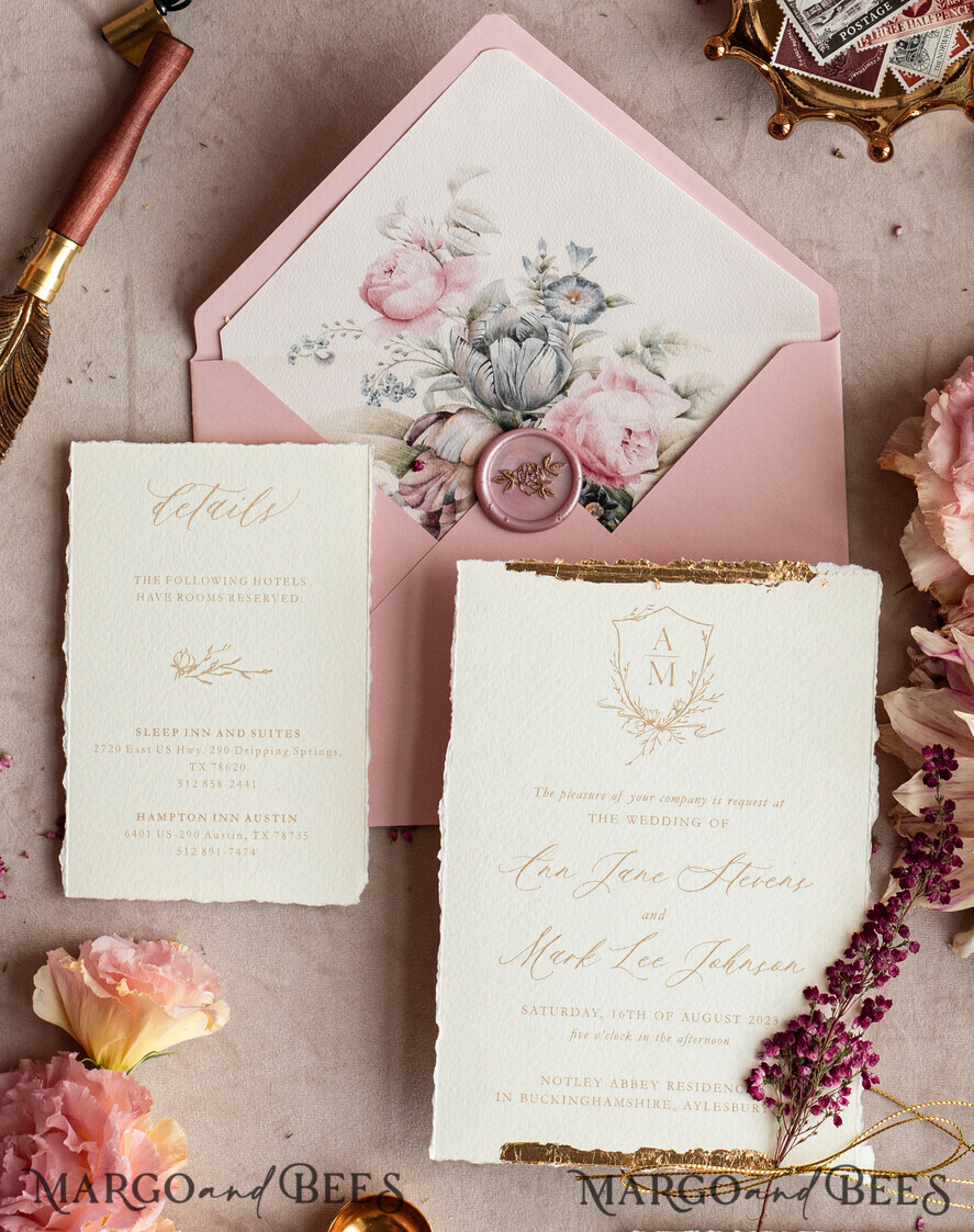 PROBENNEHMESERVICE
 Muster
 Staubige Rose Hochzeits Einladung Muster, handgemachtes Heide Muster Set, Pink florale Hochzeits Einladung, Einladung Muster Set mit goldenen, gezackten Rändern.