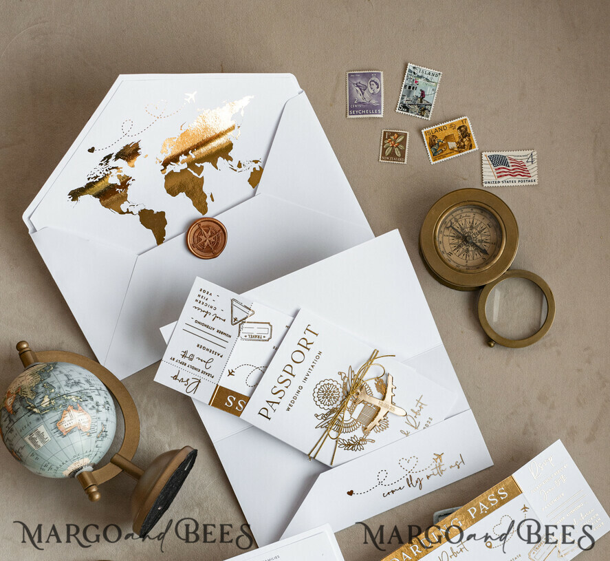 PROBENNEHMESERVICE
 Muster
 Beispiel, maßgeschneiderte Musterset Gold Weiße Reisepass Hochzeitsinvitation, Goldene Hochzeitskarten Bordkarte, Maßgeschneiderte Reisepass Hochzeitskarten im Ausland, Hochzeitskarten für Reiseziele in Griechenland, Reise-Karten Hochzeitsstationery, Weltkarte.
