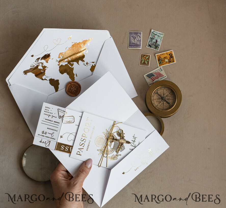 PROBENNEHMESERVICE
 Muster
 Beispiel, maßgeschneiderte Musterset Gold Weiße Reisepass Hochzeitsinvitation, Goldene Hochzeitskarten Bordkarte, Maßgeschneiderte Reisepass Hochzeitskarten im Ausland, Hochzeitskarten für Reiseziele in Griechenland, Reise-Karten Hochzeitsstationery, Weltkarte.