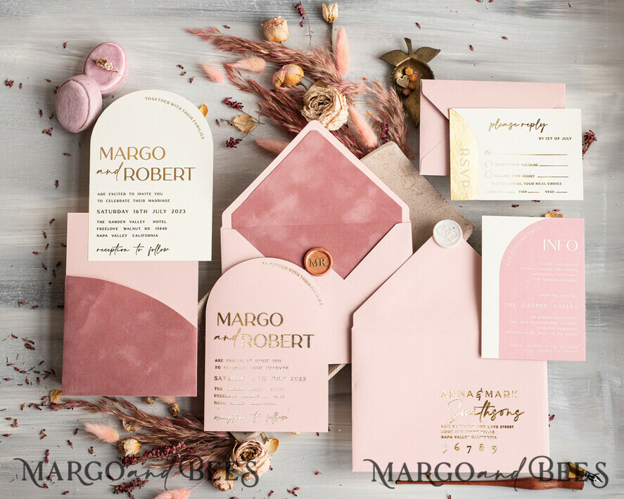 PROBENNEHMESERVICE
 Muster
 Staubige Rose Hochzeits-Einladung Muster, handgemachtes Muster-Set, rosa Samt und Goldfolie Hochzeits-Einladung, zartrosa Einladungen Muster-Set