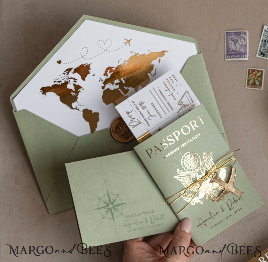 PROBENNEHMESERVICE
 Muster
 Muster, maßgeschneidertes Musterset Gold Salbeigrün Pass Hochzeitseinladung, Goldene Hochzeitskarten Boarding Pass, Grün Reise Pass Hochzeitseinladungen im Ausland, Hochzeitskarten für das Reiseziel Griechenland, Toskana Reisekarten Hochzeitsstationery Italien Weltkarte.
