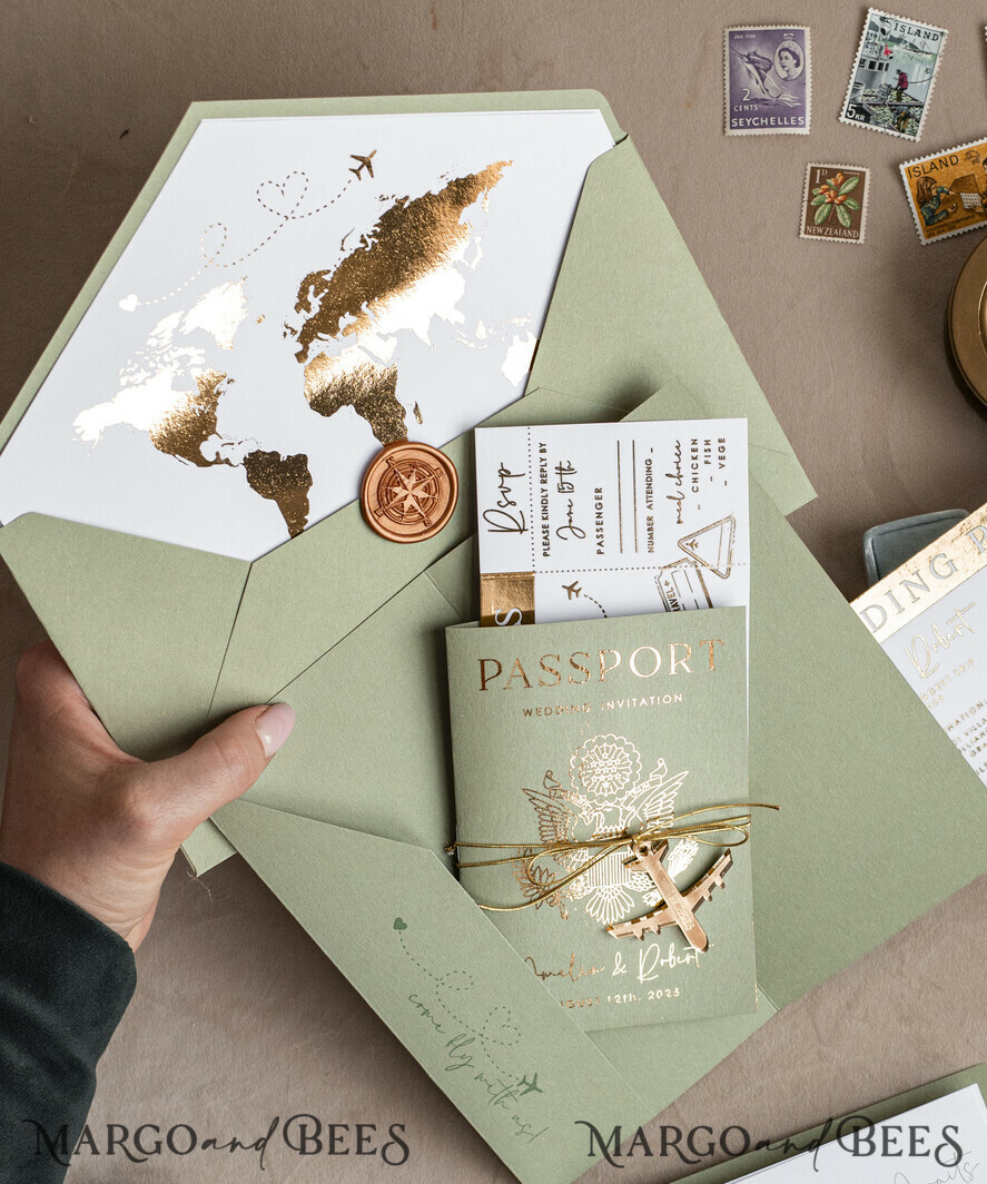 PROBENNEHMESERVICE
 Muster
 Muster, maßgeschneidertes Musterset Gold Salbeigrün Pass Hochzeitseinladung, Goldene Hochzeitskarten Boarding Pass, Grün Reise Pass Hochzeitseinladungen im Ausland, Hochzeitskarten für das Reiseziel Griechenland, Toskana Reisekarten Hochzeitsstationery Italien Weltkarte.