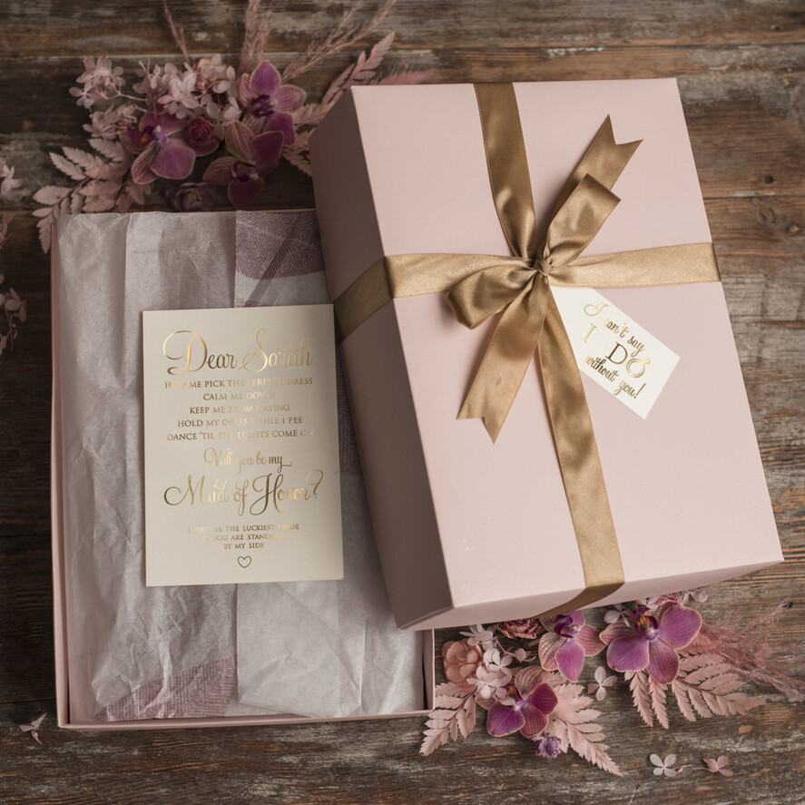 Brautjungfer/Trauzeuge Box WIRST DU MEINE BRAUTJUNGEFRIENDE SEIN? Brautjungfer Luxus Satinrobe, Trauzeugin Geschenkbox, Spa-Tag Kosmetik Hochzeitsset