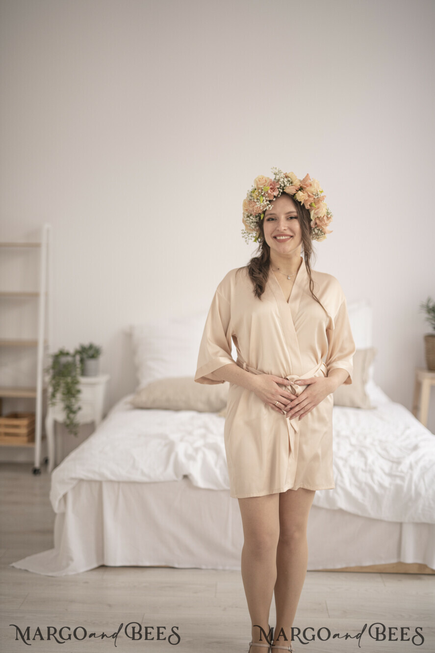 FRISCH VERHEIRATETES PAAR GESCHENKE Brautgeschenke Champagner Satin Brautrobe mit Ihrer maßgeschneiderten Inschrift, elegante Robe für die Braut, weiche Hochzeitsbrautrobe.