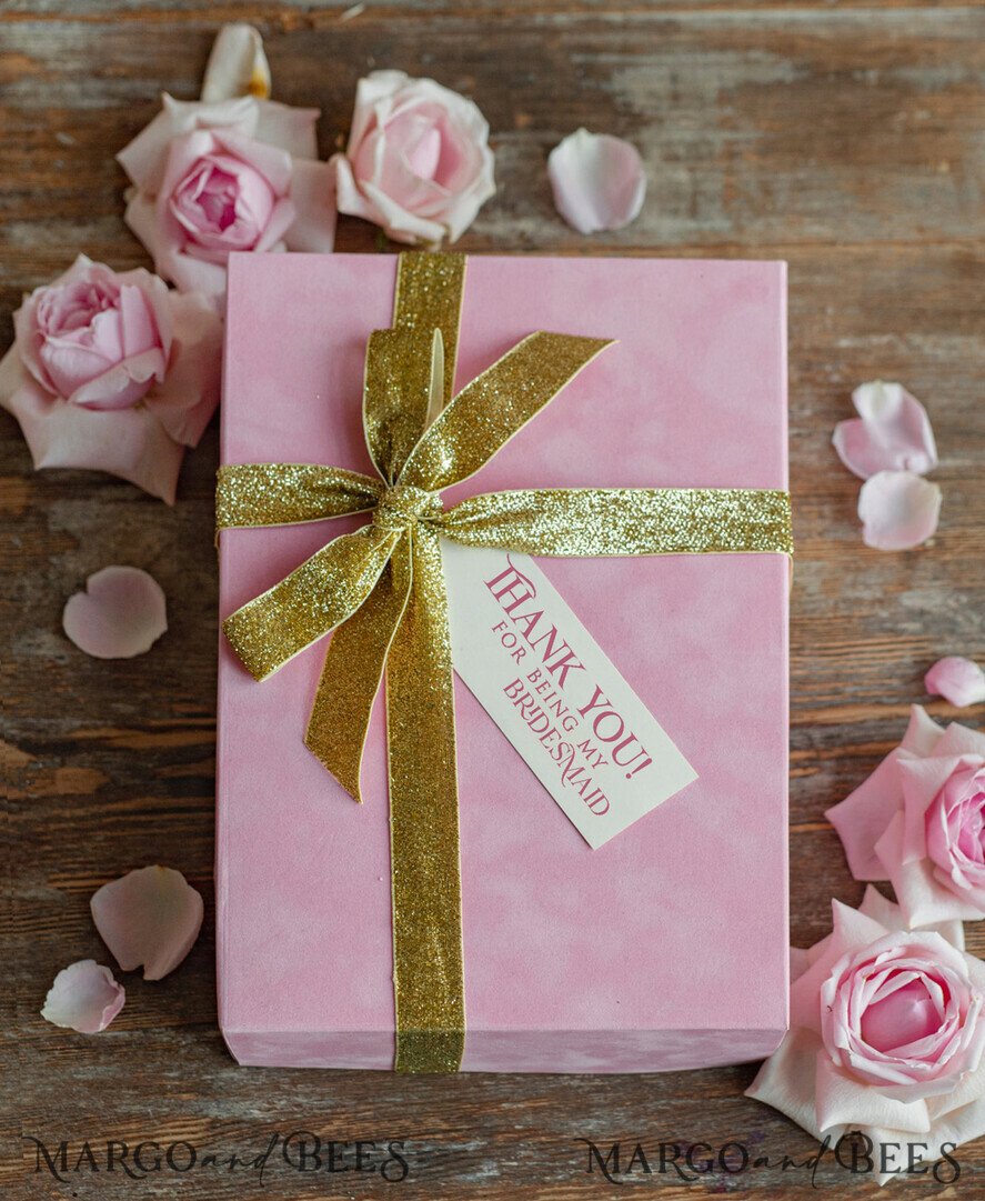 Brautjungfer/Trauzeuge Box DANKESCHÖN AN DIE JUNGFRAU Brautjungfer Dankeschön Box Pink Blush Satin Robe Trauzeugin Badebombe Seife Samtbox