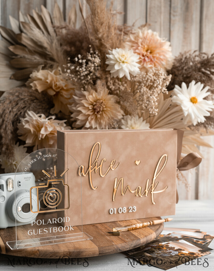 HOCHZEITS-GÄSTEBÜCHER Samtkissen Instax Gästebuch beige Gold personalisiertes Hochzeitsgäste Buch und Bogen Acryl Instax Schild, Samt Erinnerungsfoto Buch und klares Schild Set Herbsthochzeit, Polaroid Samt Gästebuch & Plexi Instax Schild Set
