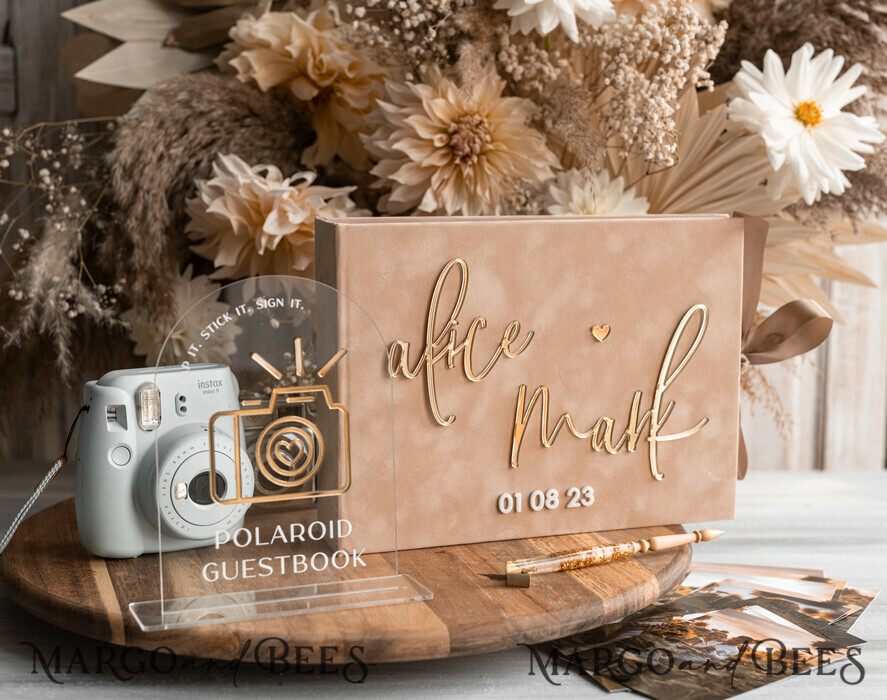 HOCHZEITS-GÄSTEBÜCHER Samtkissen Instax Gästebuch beige Gold personalisiertes Hochzeitsgäste Buch und Bogen Acryl Instax Schild, Samt Erinnerungsfoto Buch und klares Schild Set Herbsthochzeit, Polaroid Samt Gästebuch & Plexi Instax Schild Set