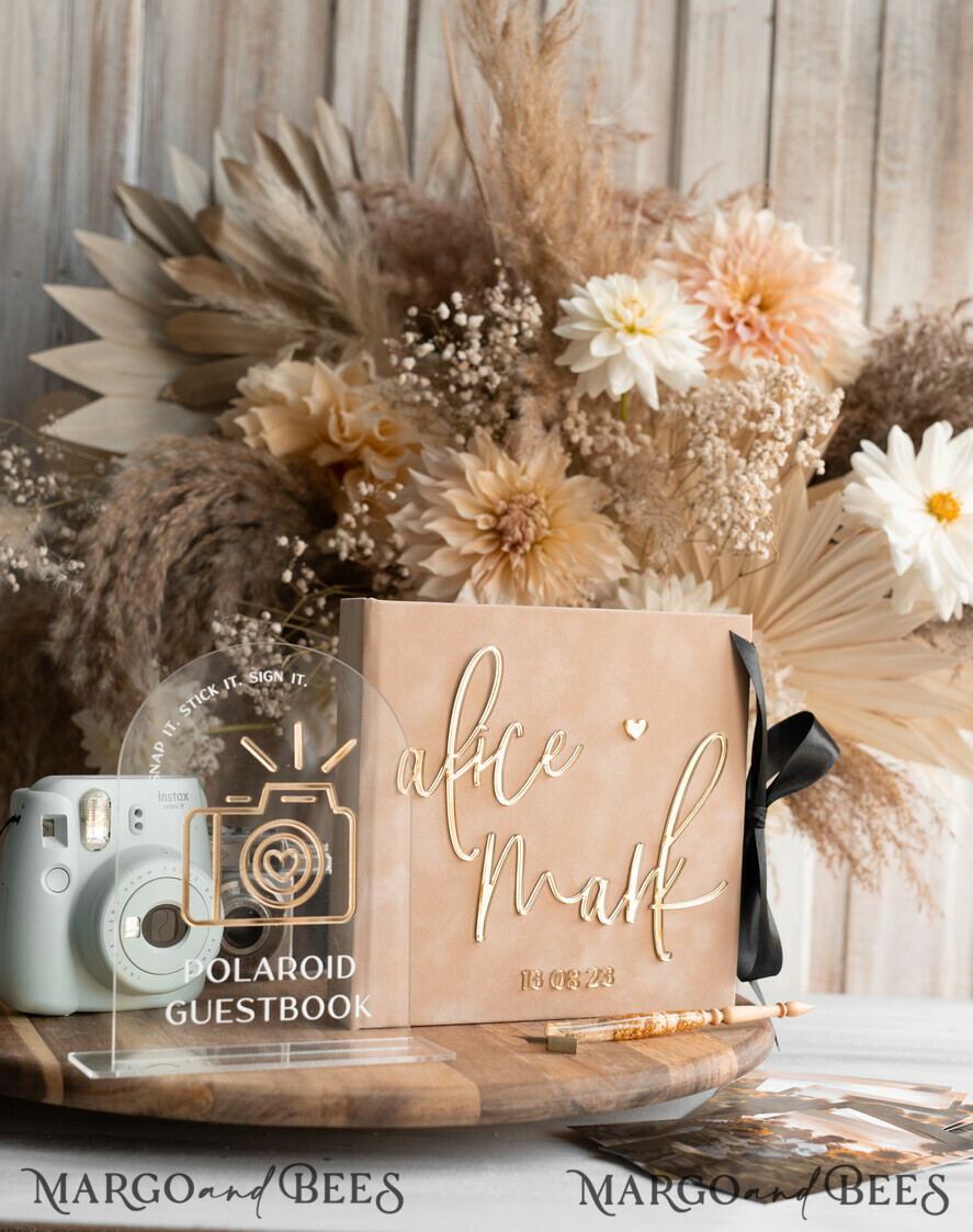 HOCHZEITS-GÄSTEBÜCHER Samtkissen Instax Gästebuch beige Gold personalisiertes Hochzeitsgäste-Buch und Bogen-Acryl Instax-Schild mit schwarzen Seiten, Samt-Erinnerungs-Fotobuch und klares Schild-Set Herbsthochzeit, Polaroid-Velours-Gästebuch & Plexi-Instax-Schild-Set