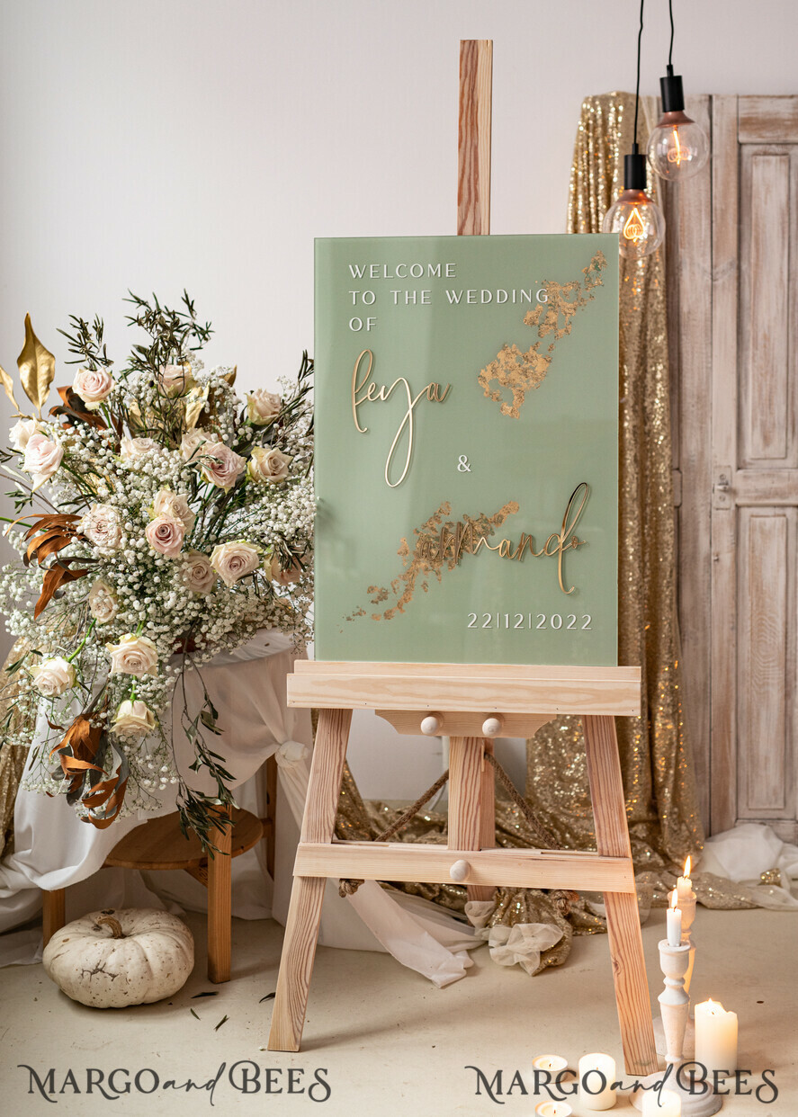 TISCHPLÄNE UND WILLKOMMENSCHILDER FÜR HOCHZEITEN Plexi Gold / Samt Acryl Salbeigrün & Gold Hochzeits-Willkommensschild, bemaltes Acryl- & Gold-Hochzeits-Willkommensschild, Grünpflanzen Gold Plexi Hochzeits-Willkommensschild, Luxushochzeits-Willkommensschild, Toskana Hochzeitsbeschilderung Golden Spiegel Hochzeits-Willkommensschild.