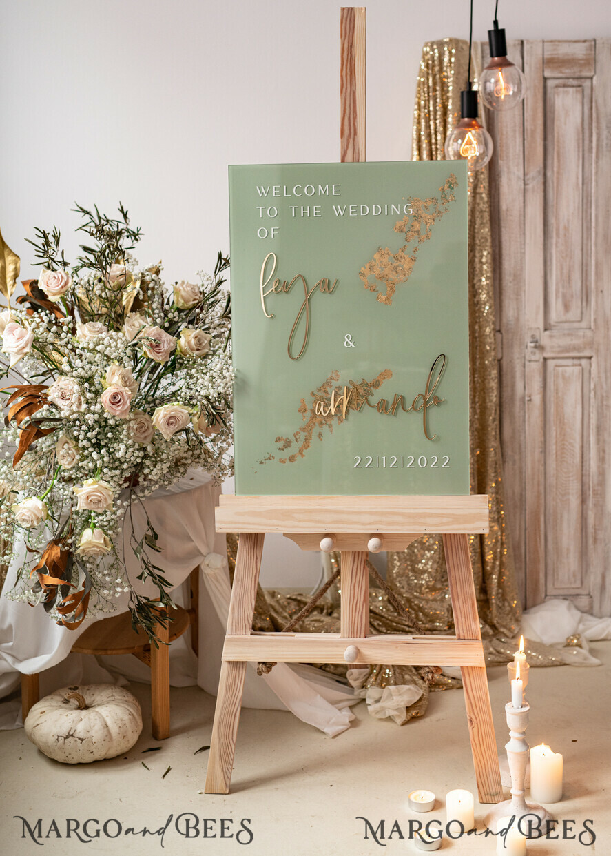 TISCHPLÄNE UND WILLKOMMENSCHILDER FÜR HOCHZEITEN Plexi Gold / Samt Acryl Salbeigrün & Gold Hochzeits-Willkommensschild, bemaltes Acryl- & Gold-Hochzeits-Willkommensschild, Grünpflanzen Gold Plexi Hochzeits-Willkommensschild, Luxushochzeits-Willkommensschild, Toskana Hochzeitsbeschilderung Golden Spiegel Hochzeits-Willkommensschild.
