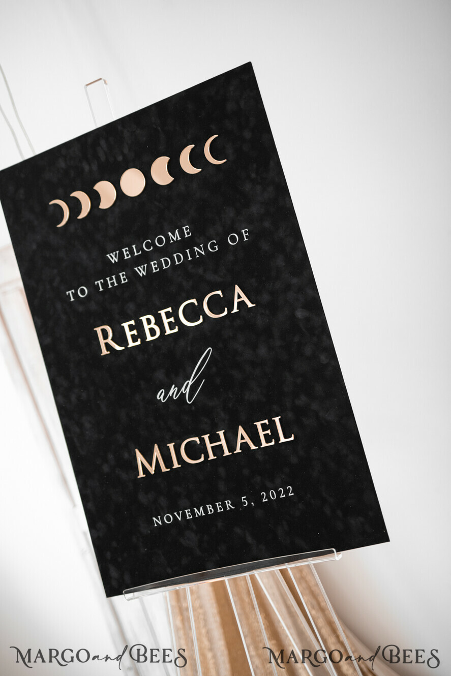 TISCHPLÄNE UND WILLKOMMENSCHILDER FÜR HOCHZEITEN Plexi Gold / Samt Luxuriöses schwarzes Samt-Hochzeit Willkommen-Schild, goldene Hochzeitsdekoration, personalisiertes Hochzeitsschild, Hochzeitsgeschenk, Willkommen-Hochzeitsboard