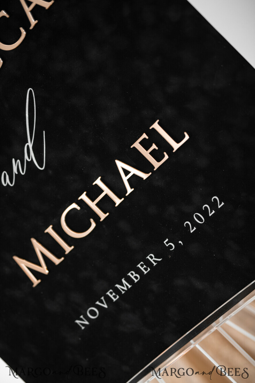TISCHPLÄNE UND WILLKOMMENSCHILDER FÜR HOCHZEITEN Plexi Gold / Samt Luxuriöses schwarzes Samt-Hochzeit Willkommen-Schild, goldene Hochzeitsdekoration, personalisiertes Hochzeitsschild, Hochzeitsgeschenk, Willkommen-Hochzeitsboard