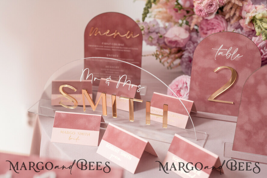 TISCHPLÄNE UND WILLKOMMENSCHILDER FÜR HOCHZEITEN Plexi Gold / Samt Luxuriöses Samt Blush-Pink Hochzeits-Willkommensschild, goldene Hochzeitsdekoration, personalisiertes Hochzeitszeichen, Hochzeitsgeschenk, Willkommens-Hochzeitsboard BpPXSet