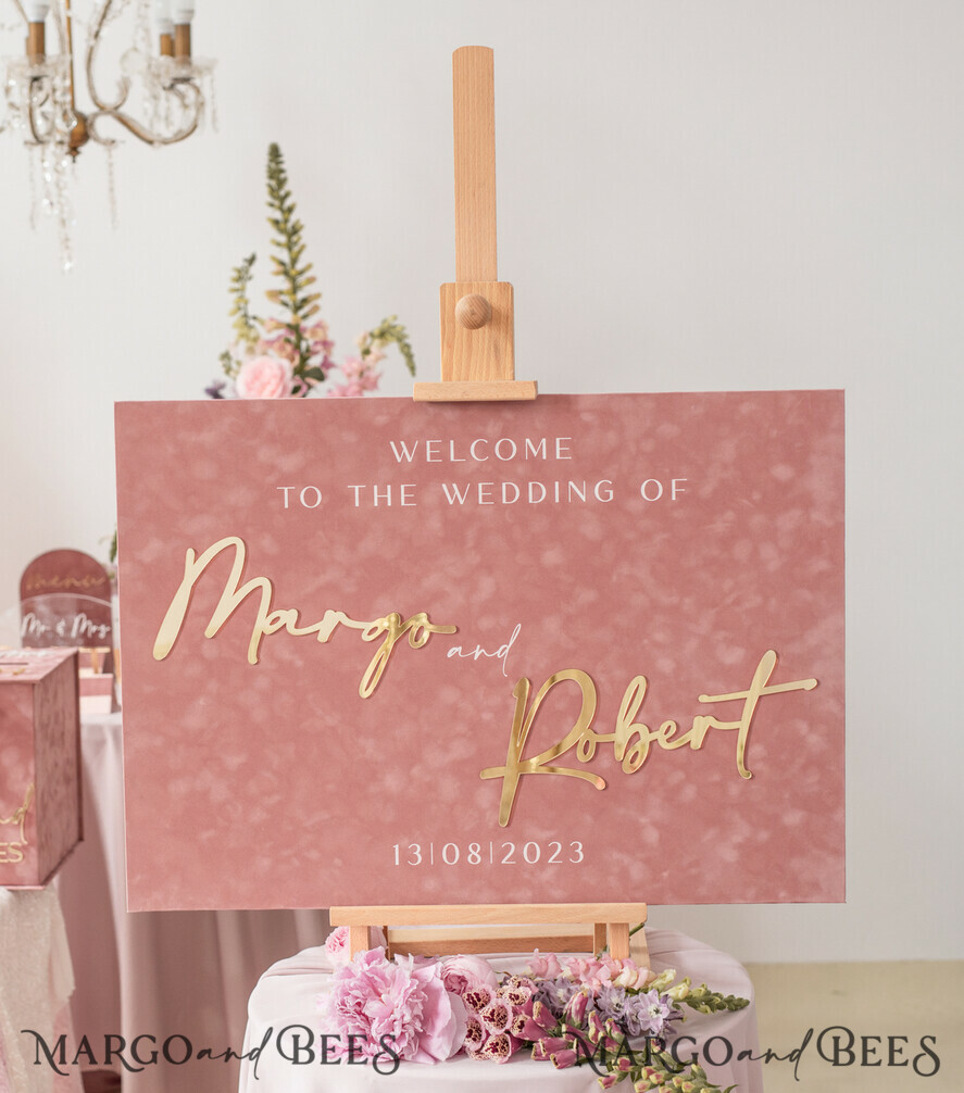 TISCHPLÄNE UND WILLKOMMENSCHILDER FÜR HOCHZEITEN Plexi Gold / Samt Luxuriöses Samt Blush-Pink Hochzeits-Willkommensschild, goldene Hochzeitsdekoration, personalisiertes Hochzeitszeichen, Hochzeitsgeschenk, Willkommens-Hochzeitsboard BpPXSet