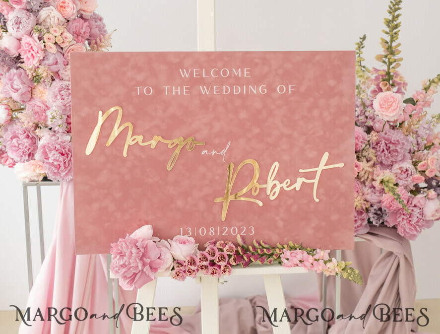 TISCHPLÄNE UND WILLKOMMENSCHILDER FÜR HOCHZEITEN Plexi Gold / Samt Luxuriöses Samt Blush-Pink Hochzeits-Willkommensschild, goldene Hochzeitsdekoration, personalisiertes Hochzeitszeichen, Hochzeitsgeschenk, Willkommens-Hochzeitsboard BpPXSet