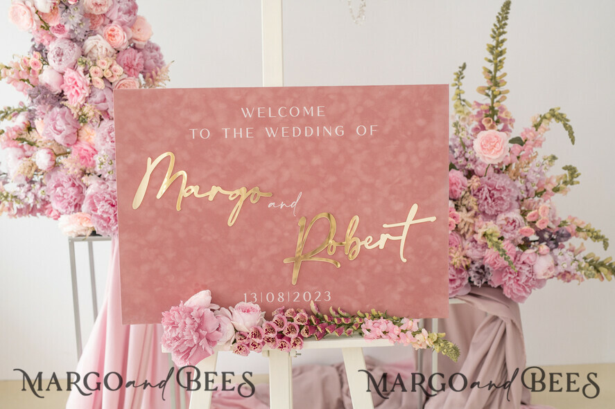 TISCHPLÄNE UND WILLKOMMENSCHILDER FÜR HOCHZEITEN Plexi Gold / Samt Luxuriöses Samt Blush-Pink Hochzeits-Willkommensschild, goldene Hochzeitsdekoration, personalisiertes Hochzeitszeichen, Hochzeitsgeschenk, Willkommens-Hochzeitsboard BpPXSet