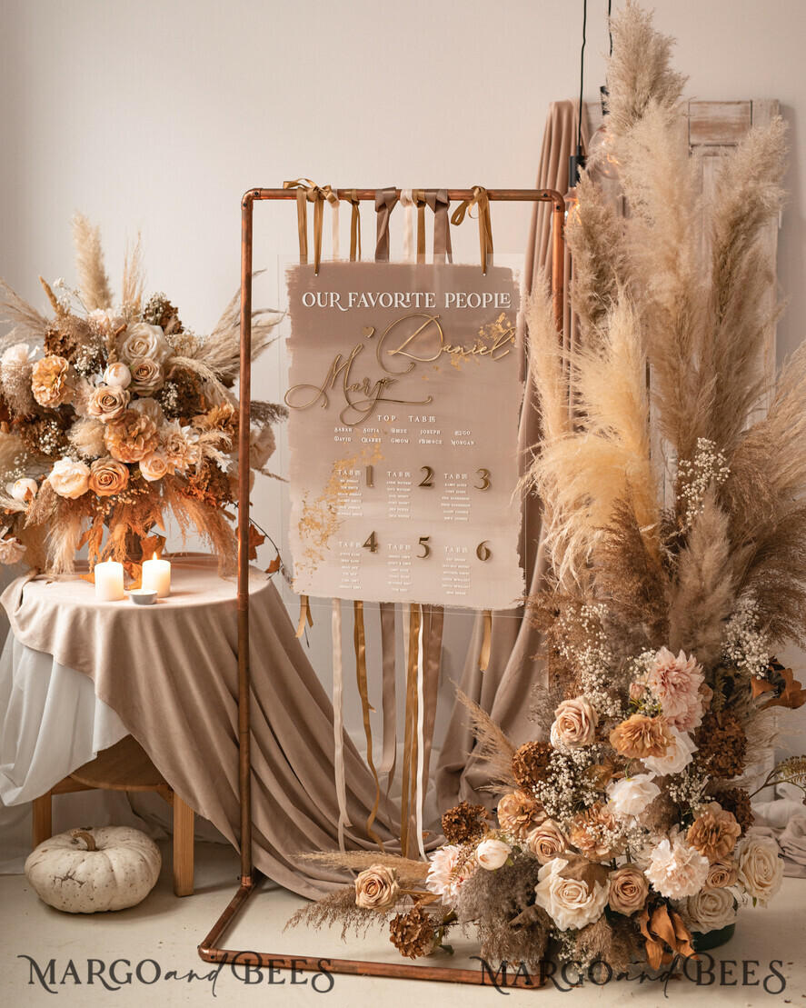 TISCHPLÄNE UND WILLKOMMENSCHILDER FÜR HOCHZEITEN Plexi Gold / Samt Elegantes klares Hochzeitsset Acryl Finde deinen Platz, personalisierter Hochzeits-Ombre Beige Tischplan, klares transparentes Tan und Gold modernes klares transparentes Sitzdiagramm, 3D elegantes Finde deinen Platz - Sitzplan, goldener Luxus Hochzeits Tischplan, Hochzeitsdekoration mit goldenen Buchstaben - Goldenes Empfangsschild - Individuelles Tan Zeremonieschild.