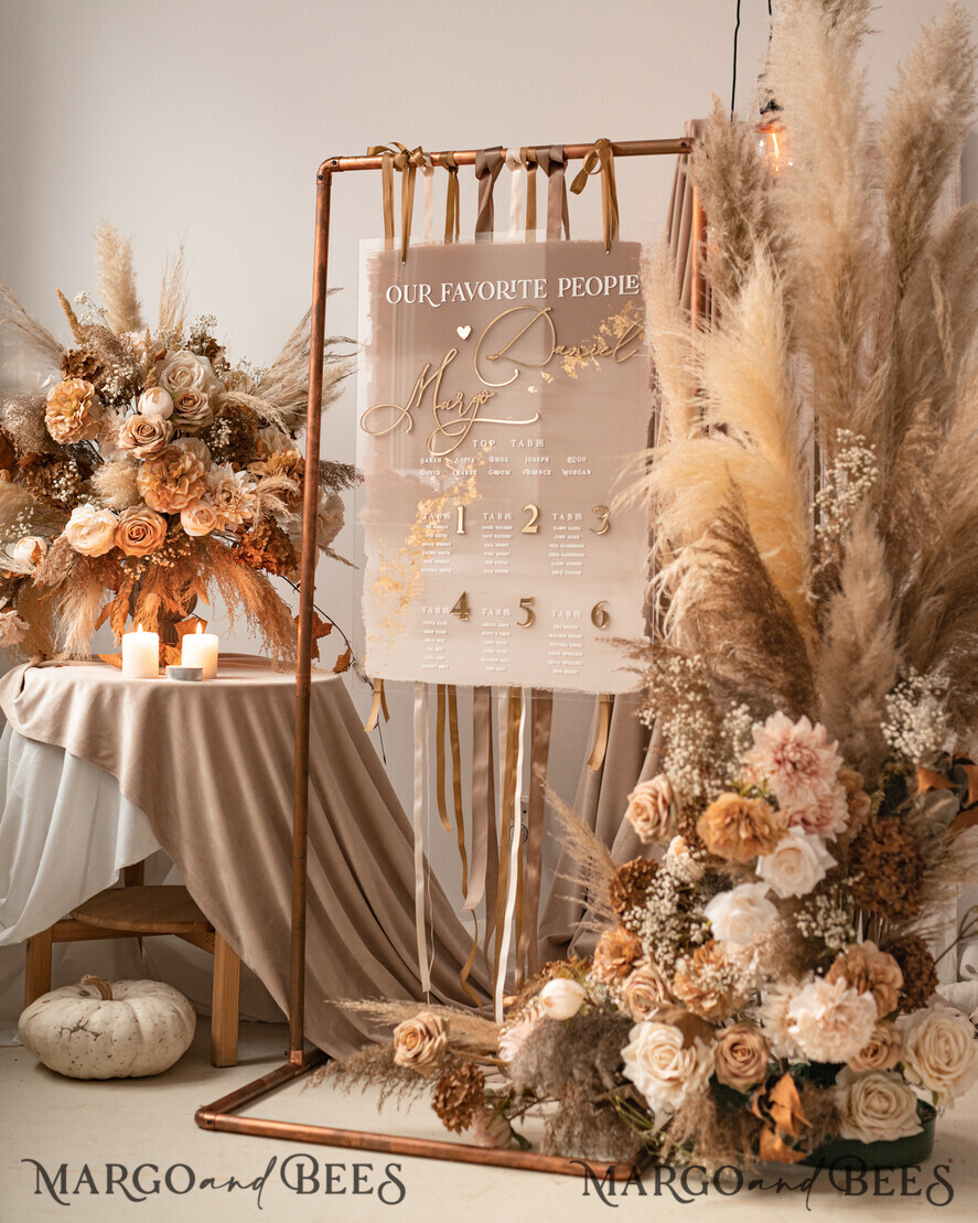 TISCHPLÄNE UND WILLKOMMENSCHILDER FÜR HOCHZEITEN Plexi Gold / Samt Elegantes klares Hochzeitsset Acryl Finde deinen Platz, personalisierter Hochzeits-Ombre Beige Tischplan, klares transparentes Tan und Gold modernes klares transparentes Sitzdiagramm, 3D elegantes Finde deinen Platz - Sitzplan, goldener Luxus Hochzeits Tischplan, Hochzeitsdekoration mit goldenen Buchstaben - Goldenes Empfangsschild - Individuelles Tan Zeremonieschild.