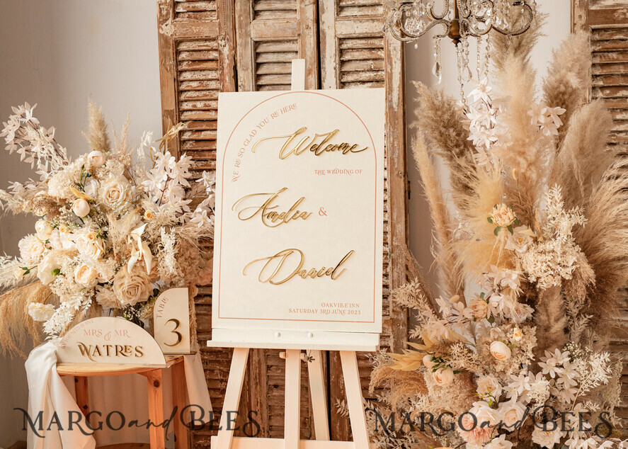 TISCHPLÄNE UND WILLKOMMENSCHILDER FÜR HOCHZEITEN Plexi Gold / Samt Arch Velvet Hochzeits Willkommen-Schild, goldene Hochzeitsdekoration, personalisiertes Hochzeitsschild, elegantes Willkommen-Hochzeitsbrett