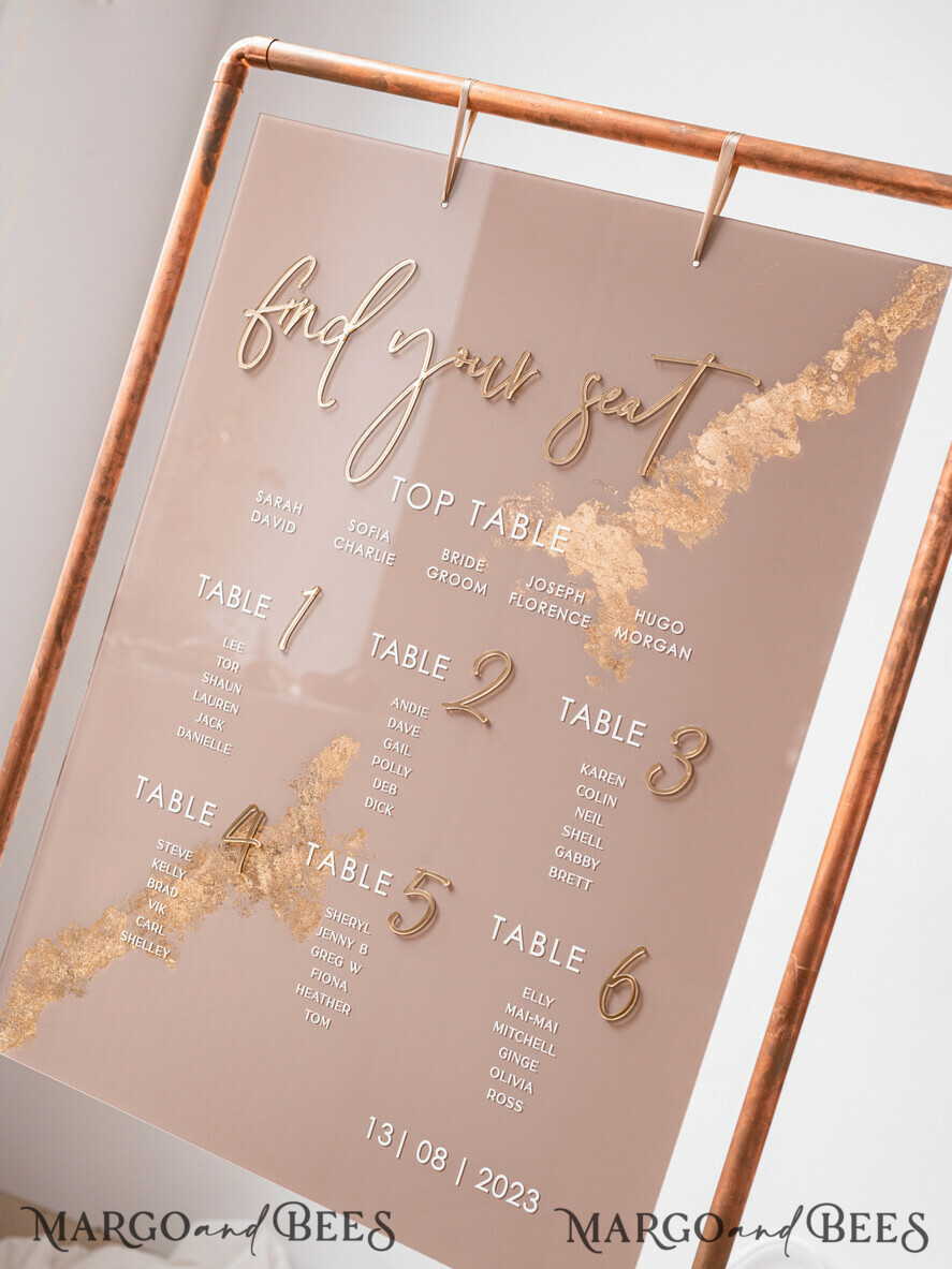 TISCHPLÄNE UND WILLKOMMENSCHILDER FÜR HOCHZEITEN Plexi Gold / Samt Elegantes klares Hochzeitsset Acryl Finde deinen Platz, personalisierter Hochzeitsbeige Tischplan, akrylklar tan transparent und golden modernes klares transparentes Sitzschema, 3D elegantes Finde deinen Platz - Sitzplan, goldener Luxus Hochzeits Tischplan, Hochzeitsdekoration mit goldenen Buchstaben - Goldene Empfangsbeschilderung - Individuelles Tan Zeremonieschild.