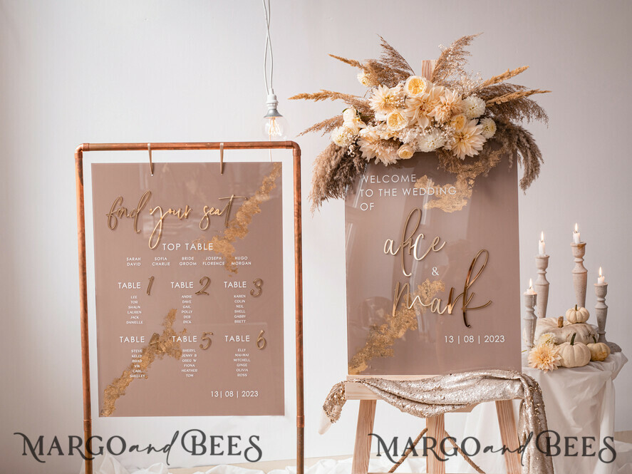 TISCHPLÄNE UND WILLKOMMENSCHILDER FÜR HOCHZEITEN Plexi Gold / Samt Elegantes klares Hochzeitsset Acryl Finde deinen Platz, personalisierter Hochzeitsbeige Tischplan, akrylklar tan transparent und golden modernes klares transparentes Sitzschema, 3D elegantes Finde deinen Platz - Sitzplan, goldener Luxus Hochzeits Tischplan, Hochzeitsdekoration mit goldenen Buchstaben - Goldene Empfangsbeschilderung - Individuelles Tan Zeremonieschild.