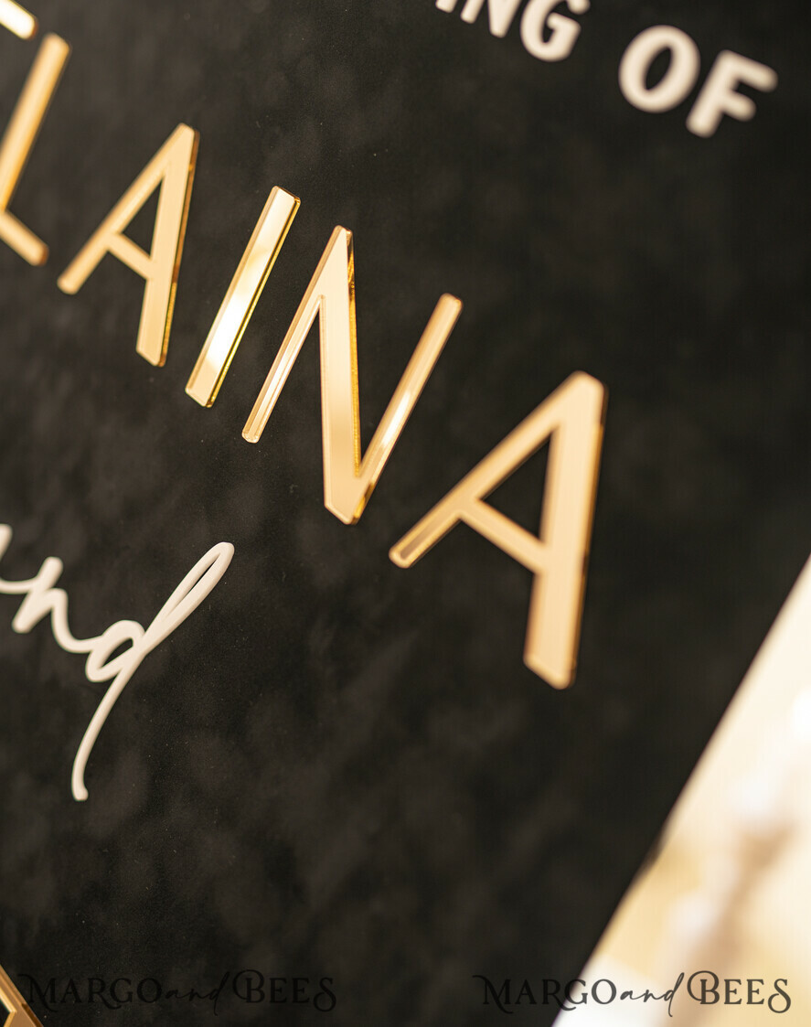 TISCHPLÄNE UND WILLKOMMENSCHILDER FÜR HOCHZEITEN Plexi Gold / Samt Luxus Samt schwarzes Hochzeits-Willkommensschild, goldene Hochzeitsdekoration, personalisiertes Hochzeitsschild, Hochzeitsgeschenk, Willkommens-Hochzeitsboard