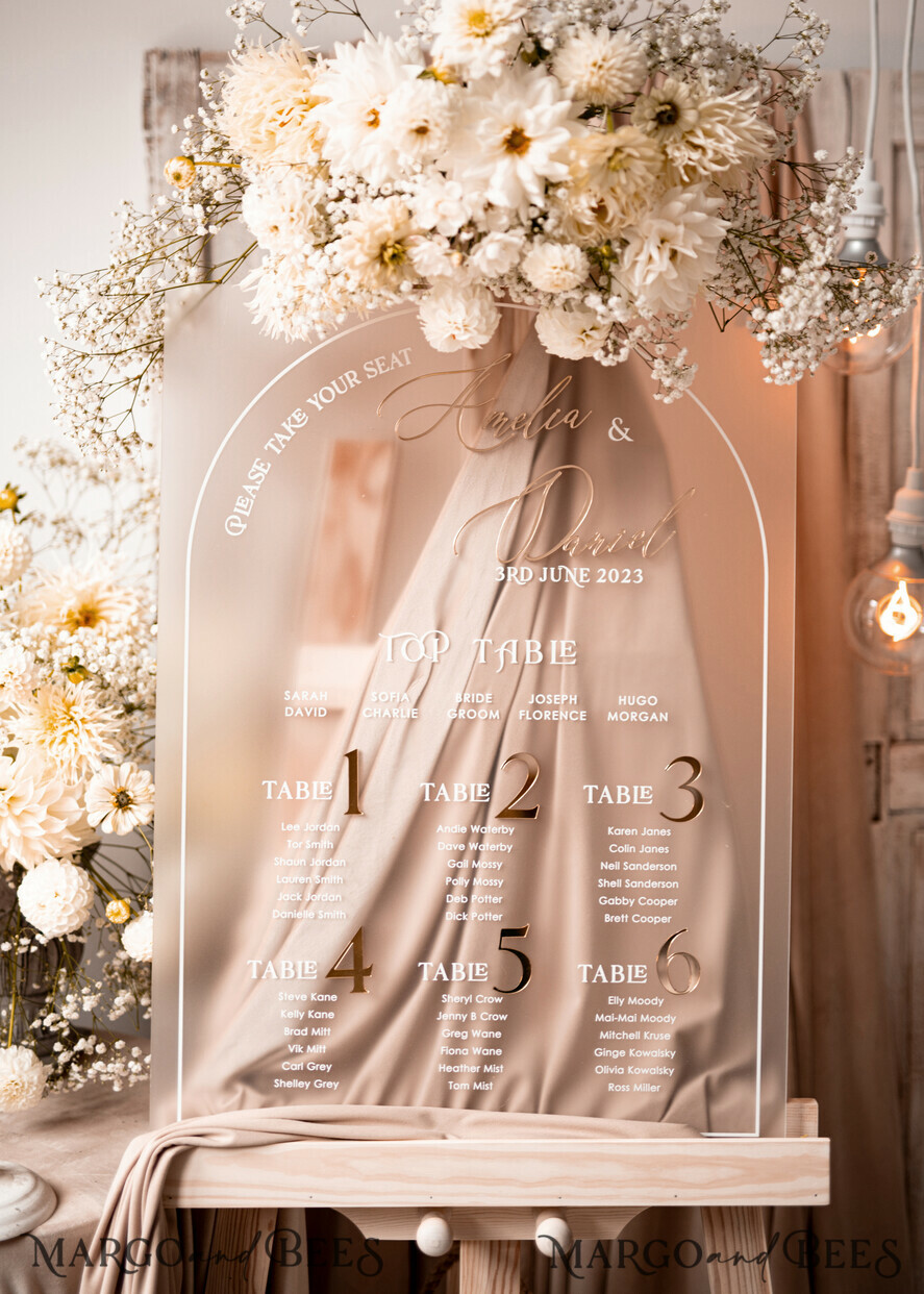 TISCHPLÄNE UND WILLKOMMENSCHILDER FÜR HOCHZEITEN Plexi Gold / Samt Elegantes gefrorenes Hochzeitsset Acryl Finde deinen Platz, personalisierter Hochzeitsbeiger Tischplan, gefrorenes Tan transparent und gold modernes gefrorenes transparentes Sitzdiagramm, 3D elegantes Finde deinen Platz - Sitzplan.