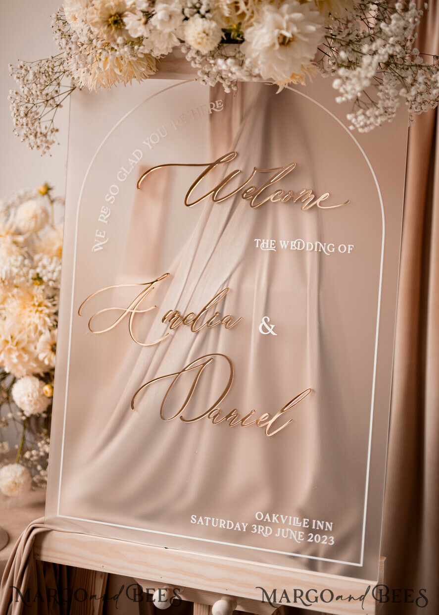 TISCHPLÄNE UND WILLKOMMENSCHILDER FÜR HOCHZEITEN Plexi Gold / Samt Bogen gefroren und goldene Acryl-Hochzeit Willkommen-Schild, Plexiglas goldene Hochzeitsdekoration, personalisiertes Hochzeitsschild, modernes Boho Empfangshochzeitsbrett