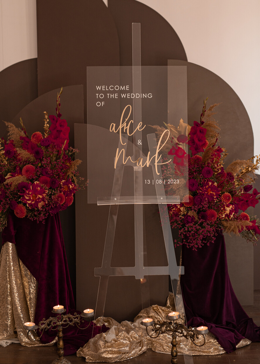 TISCHPLÄNE UND WILLKOMMENSCHILDER FÜR HOCHZEITEN Plexi Gold / Samt Luxuriöses klares und goldenes Hochzeits-Willkommensschild, goldene Hochzeitsdekoration, personalisiertes Hochzeits-Schild, Hochzeitsboard, Willkommens-Hochzeitsboard