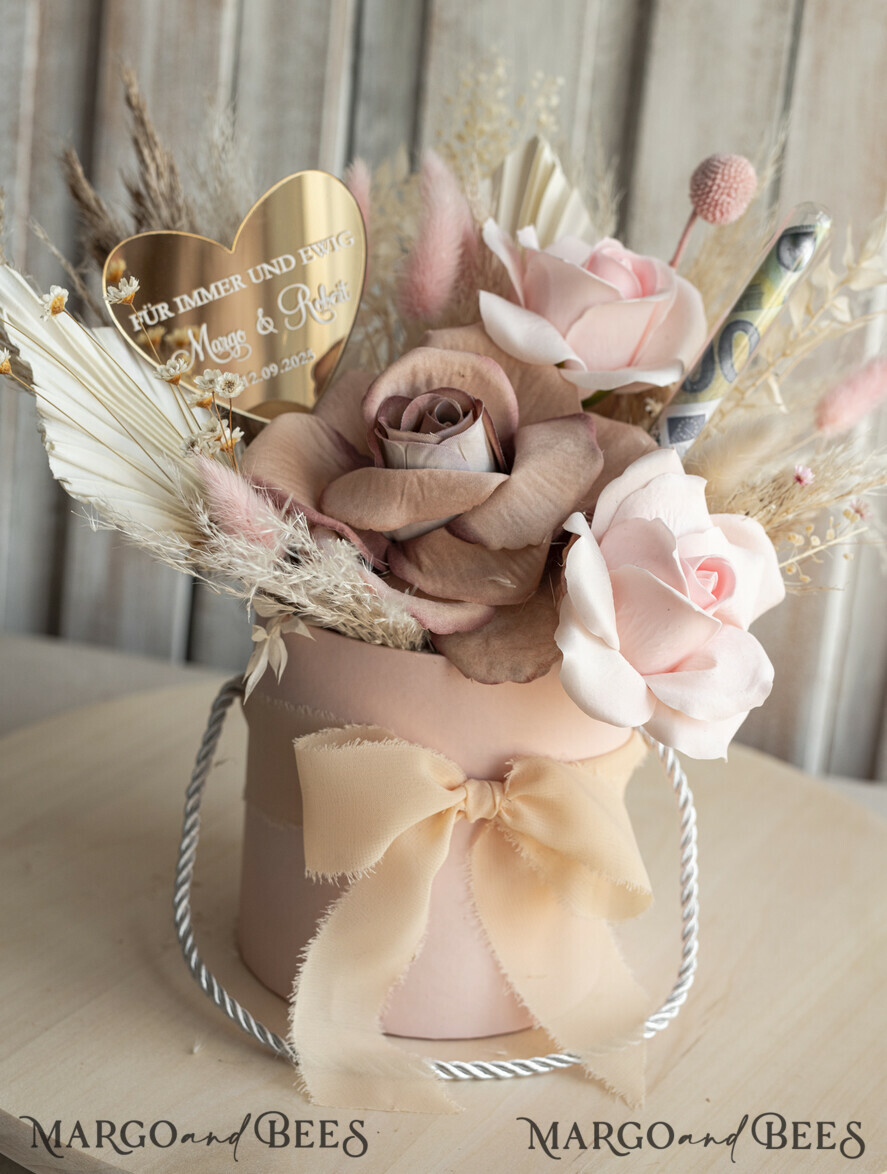 FRISCH VERHEIRATETES PAAR GESCHENKE Geldgeschenk zur Hochzeit Geschenkschachtel für Geld Geldgeschenk zur Hochzeit mit Strauß aus Trockenblumen personalisiert