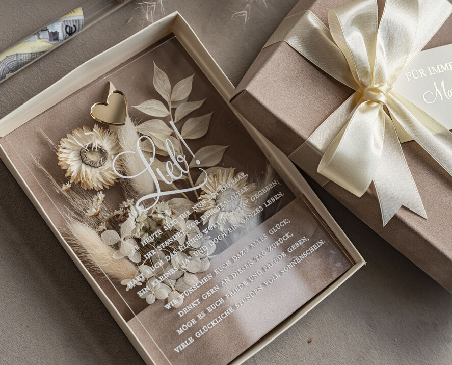 FRISCH VERHEIRATETES PAAR GESCHENKE Geldgeschenk zur Hochzeit Geschenkschachtel für Geld Geldgeschenk zur Hochzeit mit Strauß aus Trockenblumen personalisiert