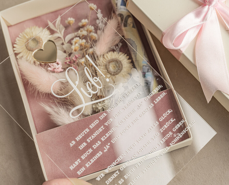 FRISCH VERHEIRATETES PAAR GESCHENKE Geldgeschenk zur Hochzeit Geschenkschachtel für Geld Geldgeschenk zur Hochzeit mit Strauß aus Trockenblumen personalisiert, Reagenzglas für Geld.
