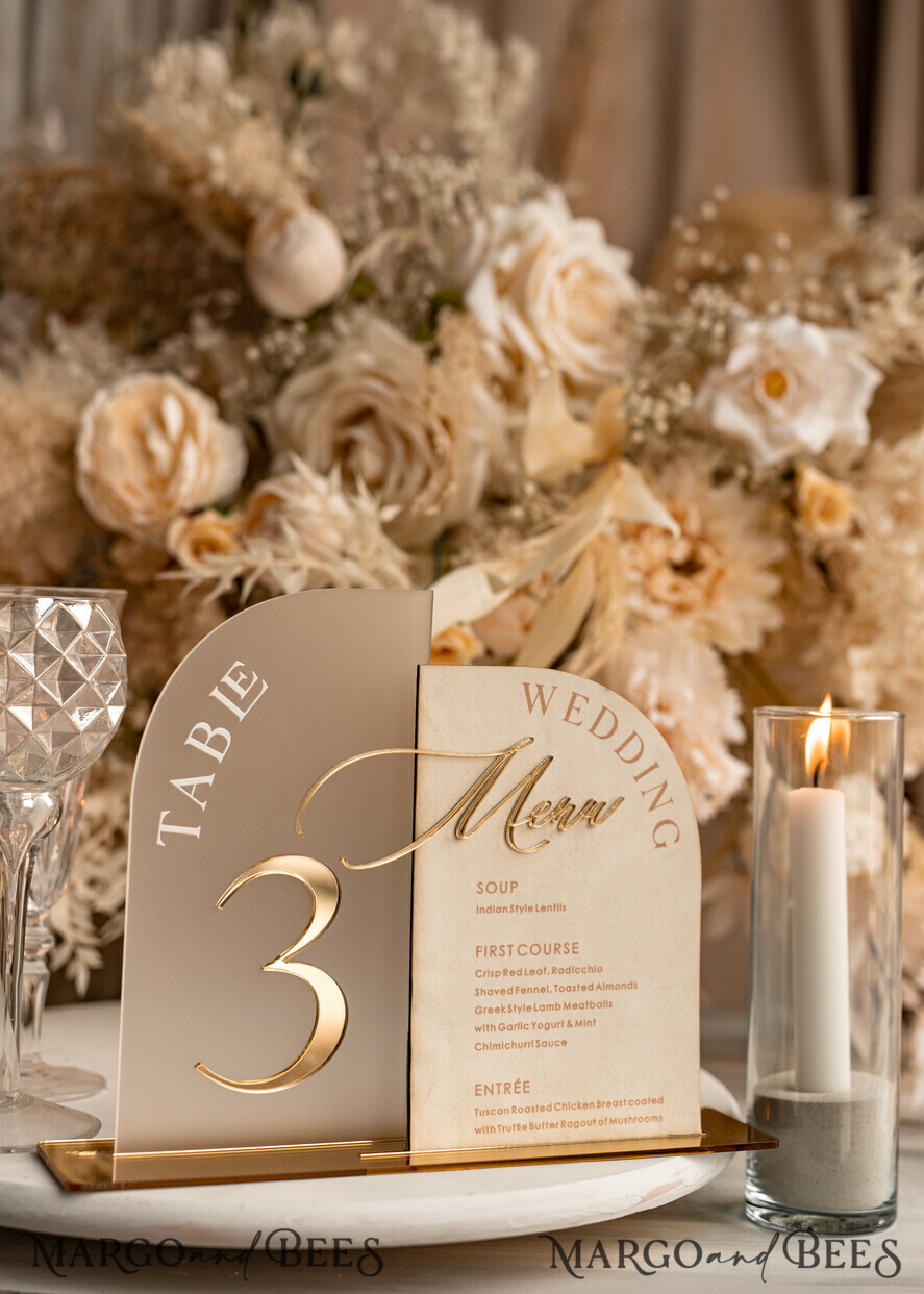 TISCHDEKORATIONSCHILDER   Samt Tischnummern und Dekoration Acrylbogen Tischnummer & Dinner-Menü-Kombination, gefrorenes Elfenbein-Acryl-Gold-Schild, goldene gefrostete Plexi-Velours-Tischnummern & Menü-Kombination, luxuriöse Hochzeits-Tischdekoration, Hochzeitsbeschilderung goldene Spiegeltischnummern & Menü