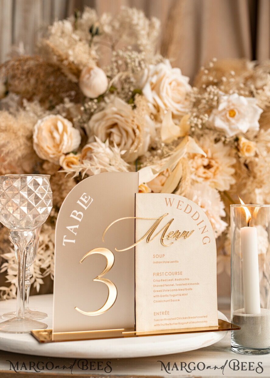 TISCHDEKORATIONSCHILDER   Samt Tischnummern und Dekoration Acrylbogen Tischnummer & Dinner-Menü-Kombination, gefrorenes Elfenbein-Acryl-Gold-Schild, goldene gefrostete Plexi-Velours-Tischnummern & Menü-Kombination, luxuriöse Hochzeits-Tischdekoration, Hochzeitsbeschilderung goldene Spiegeltischnummern & Menü