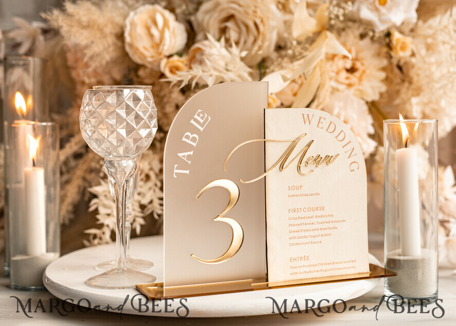 TISCHDEKORATIONSCHILDER   Samt Tischnummern und Dekoration Acrylbogen Tischnummer & Dinner-Menü-Kombination, gefrorenes Elfenbein-Acryl-Gold-Schild, goldene gefrostete Plexi-Velours-Tischnummern & Menü-Kombination, luxuriöse Hochzeits-Tischdekoration, Hochzeitsbeschilderung goldene Spiegeltischnummern & Menü